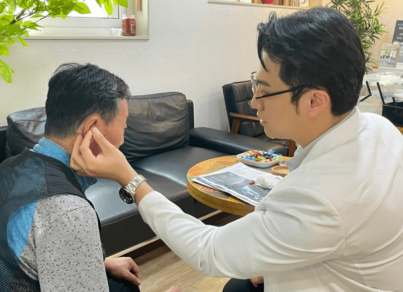 보청기 피팅 장면